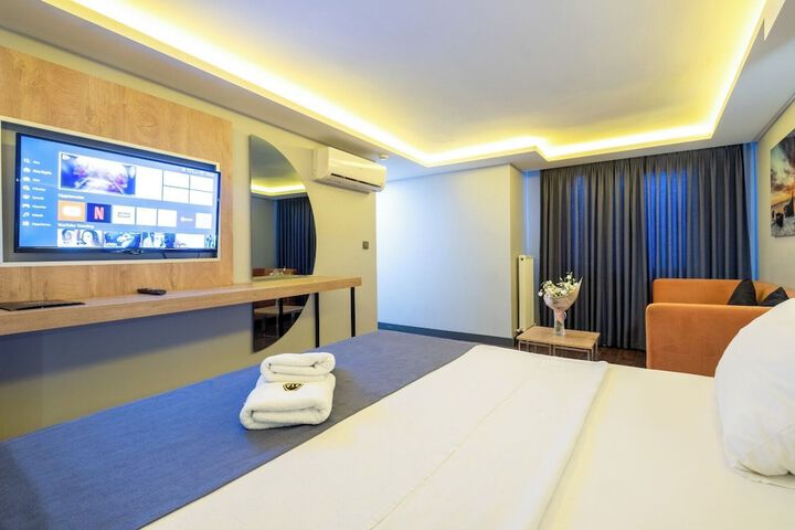 Room 13 of 100