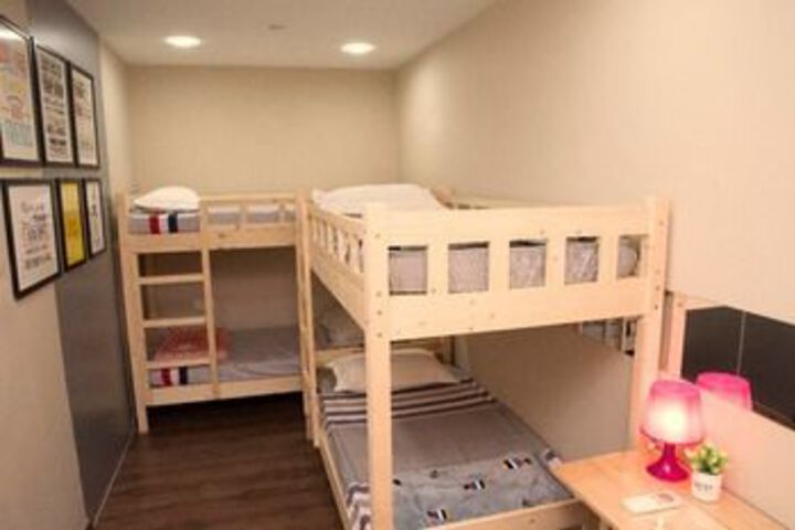 Room 4 of 10