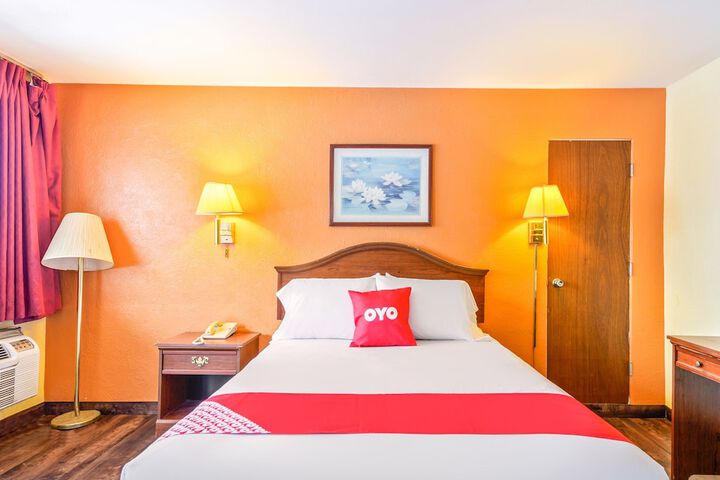 1 King Bed (6 of 20)