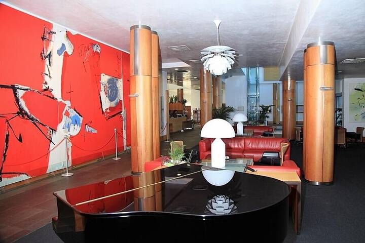 Entrance & Lobby