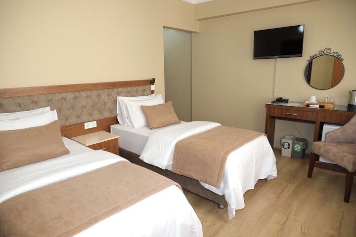 Room 4 of 25