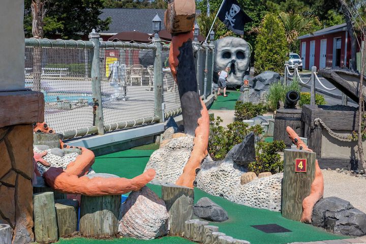 Mini-golf