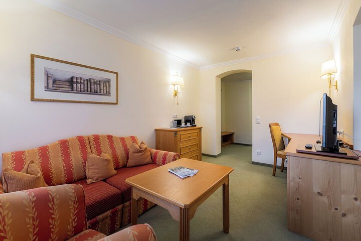 Room 63 of 199