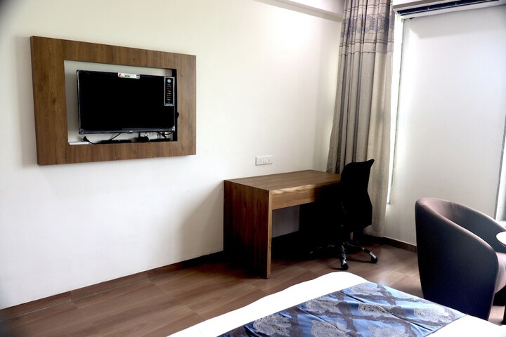 Room 12 of 27