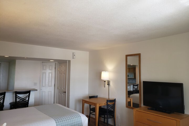 Room 6 of 33