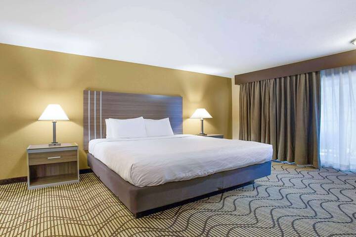 1 King Bed Microwave and Refrigerator Flat Screen Television High Speed Internet Accessible (18 of 20)
