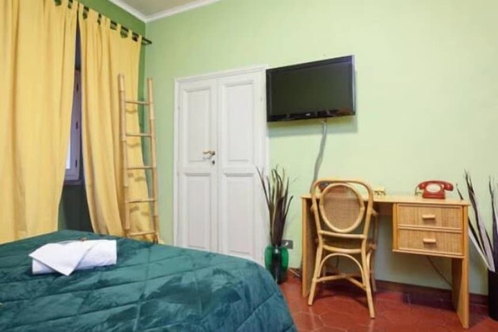 Room 6 of 53