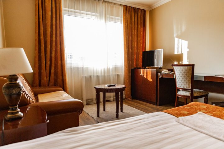 Room 12 of 19