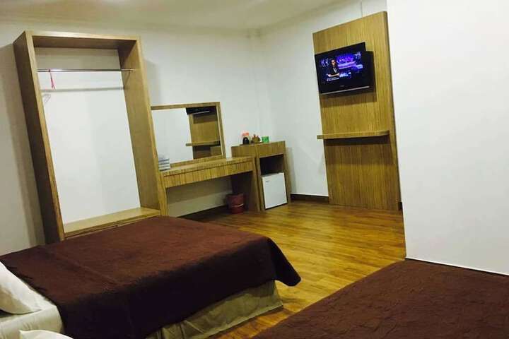Room 11 of 34