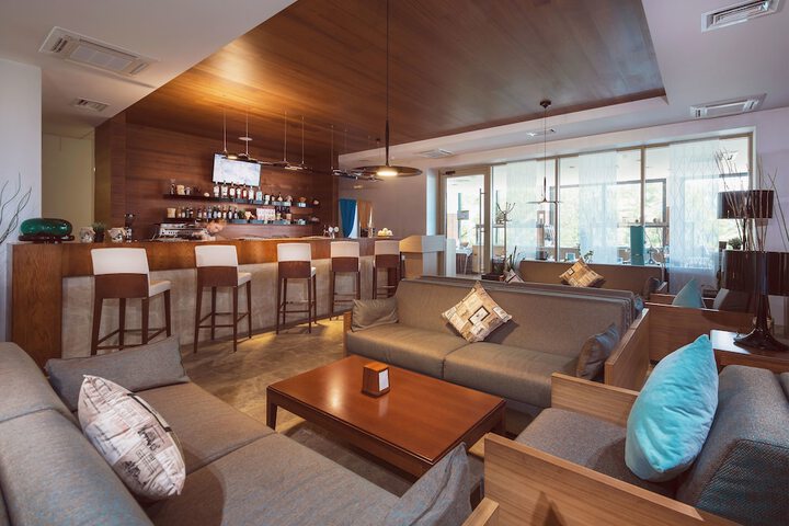 Lounge 65 of 75