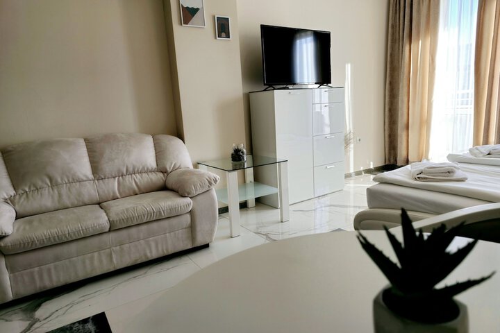 Room 2 of 62
