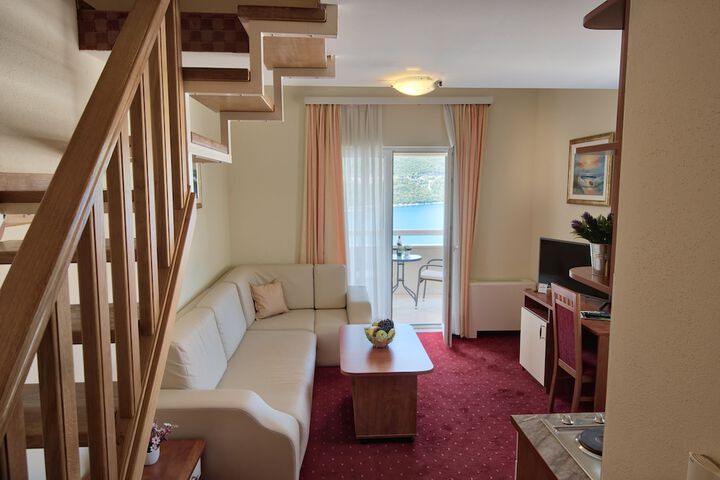 Room 9 of 34