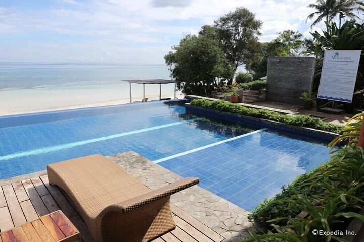Hotel Pool