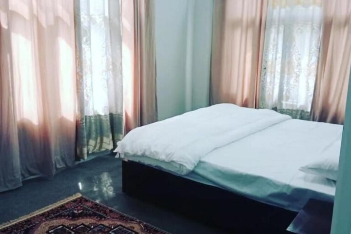 Room 8 of 10
