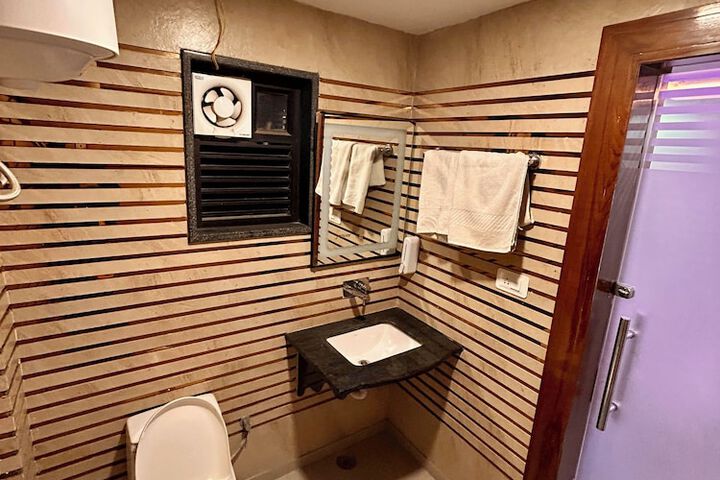 Room 17 of 23