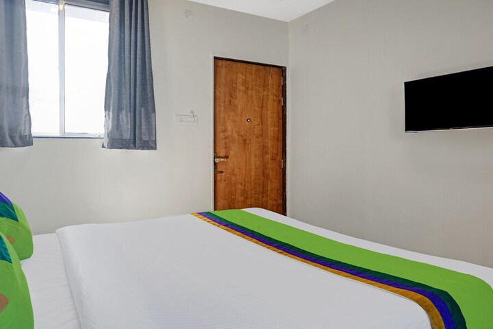 Room 12 of 34
