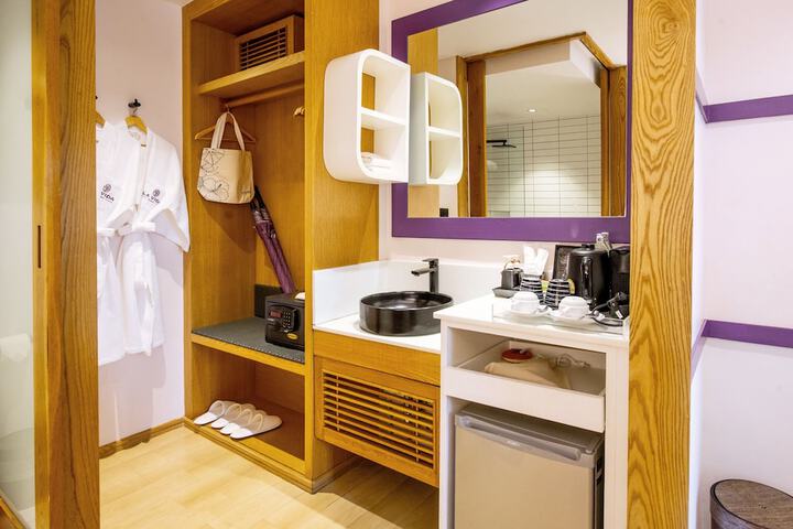 Room 40 of 95