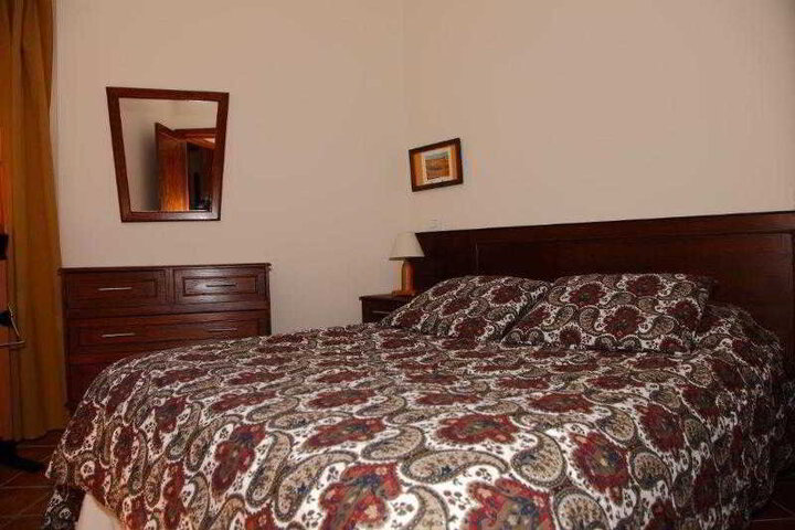 Room 10 of 13