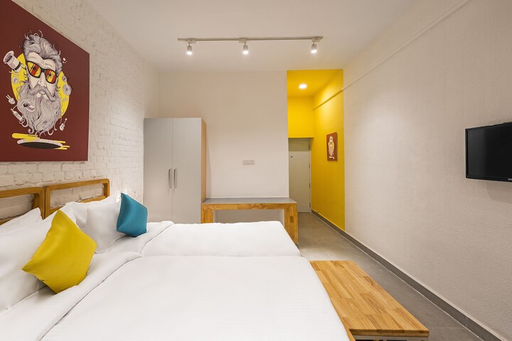 Room 12 of 34