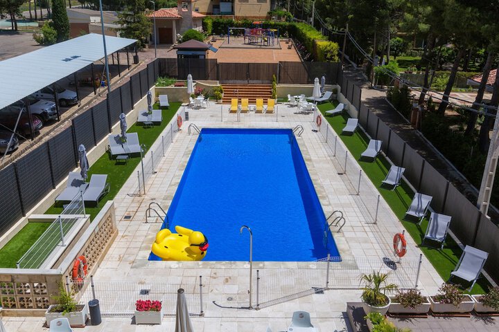 Pools & Facilities