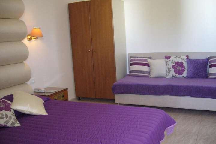 Room 7 of 38