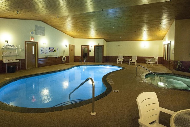 Pool 22 of 38