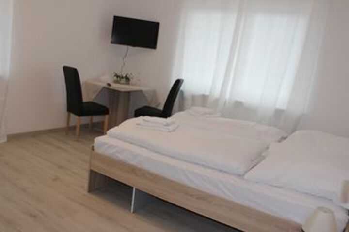Room 5 of 15