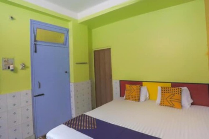Room 4 of 11