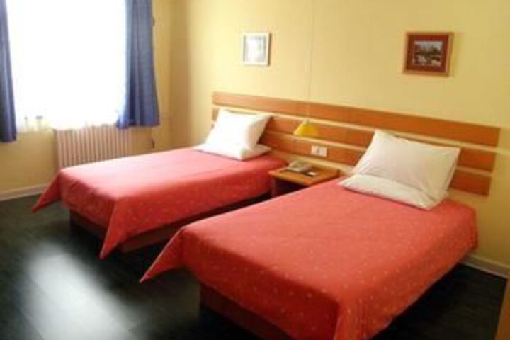 Room 15 of 32
