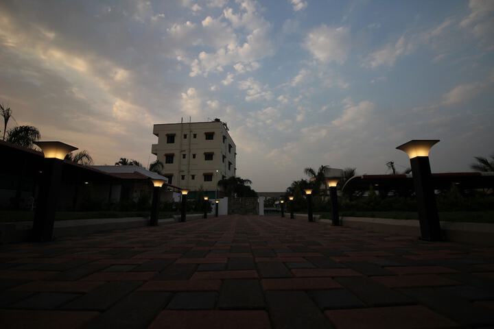 Hotel Exterior 38 of 44