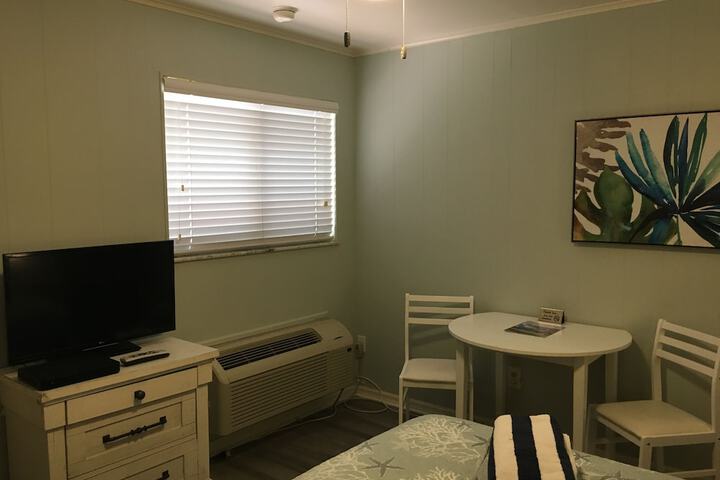 Room 2 of 25