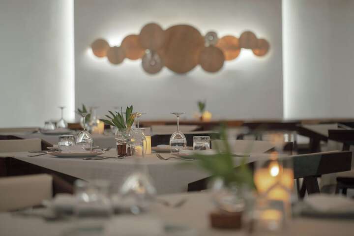 Dining 25 of 43