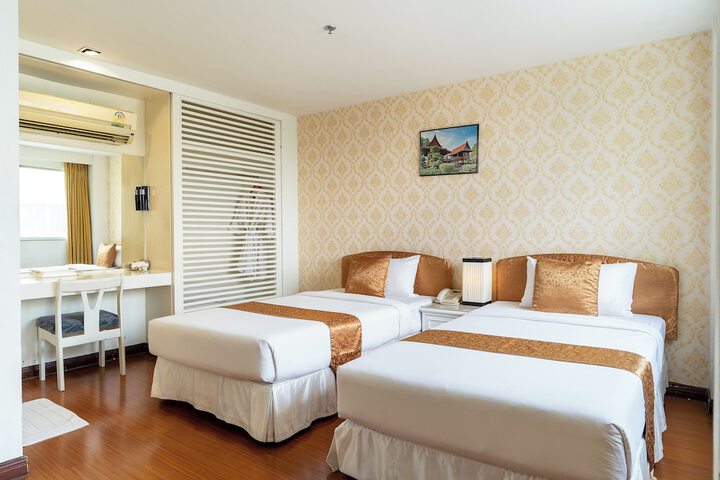 Room 18 of 140
