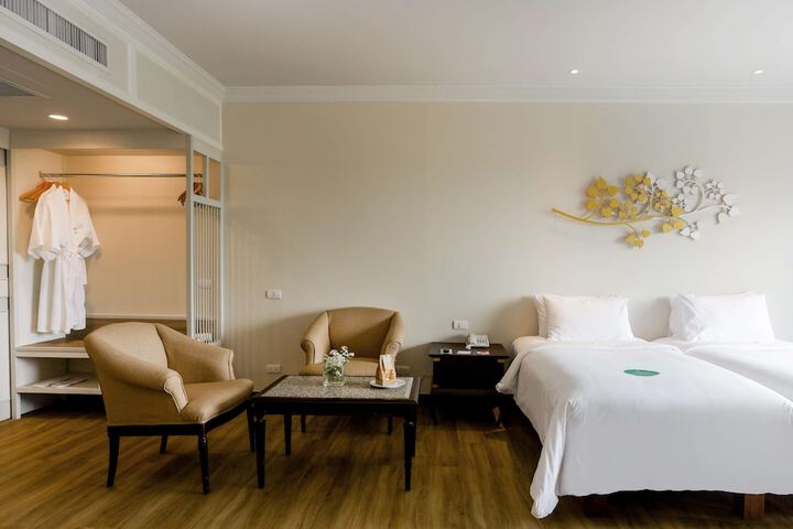 Room 42 of 182