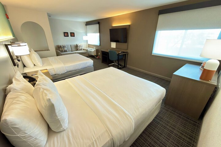 Room 9 of 35