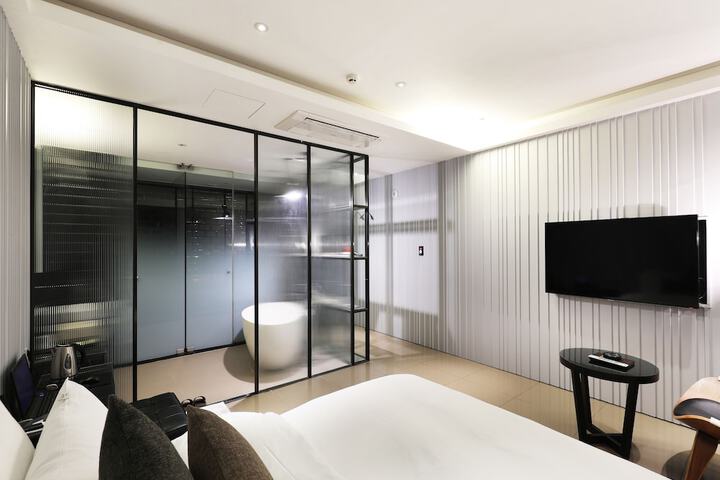 Room 17 of 51