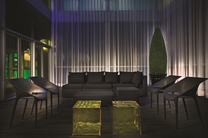 Lounge 62 of 69