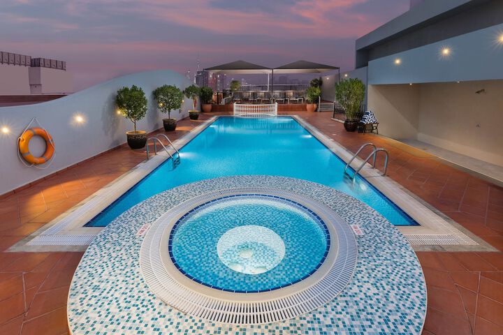 Hotel Pool