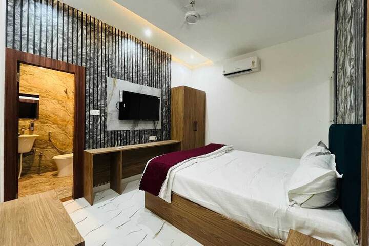 Room 3 of 31
