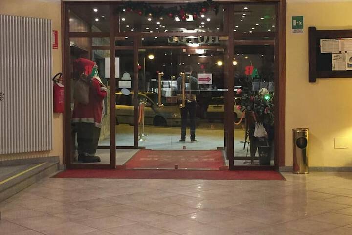 Entrance & Lobby