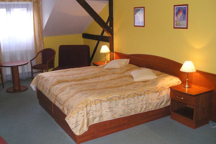 Room 2 of 39