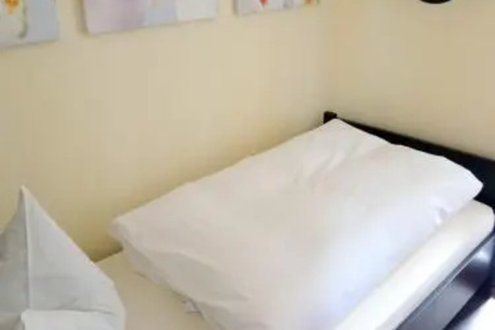 Room 2 of 8