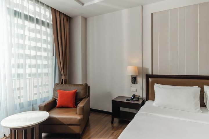 Room 14 of 82