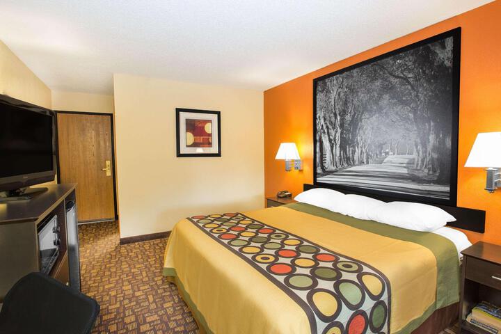 1 King Bed (3 of 7)