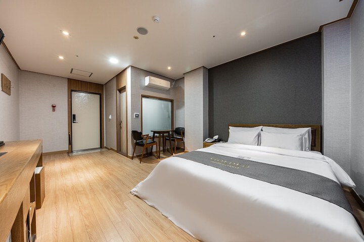 Room 15 of 91