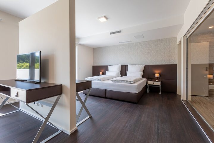 Room 6 of 43