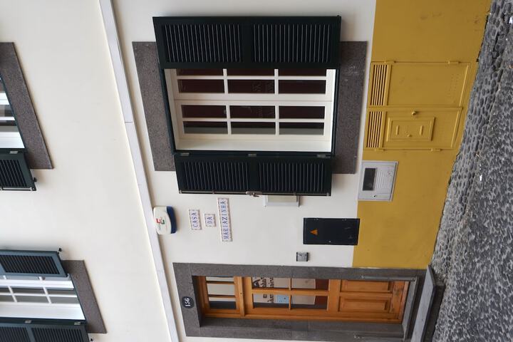 Room 28 of 76
