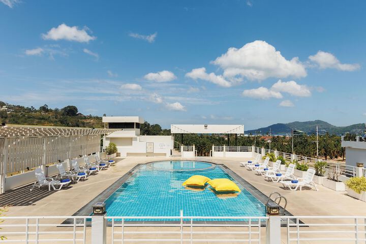 Hotel Pool