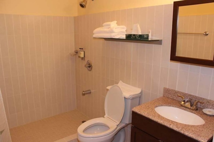 Room 8 of 18
