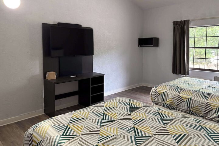 Standard Room, King or Two Doubles (5 of 11)